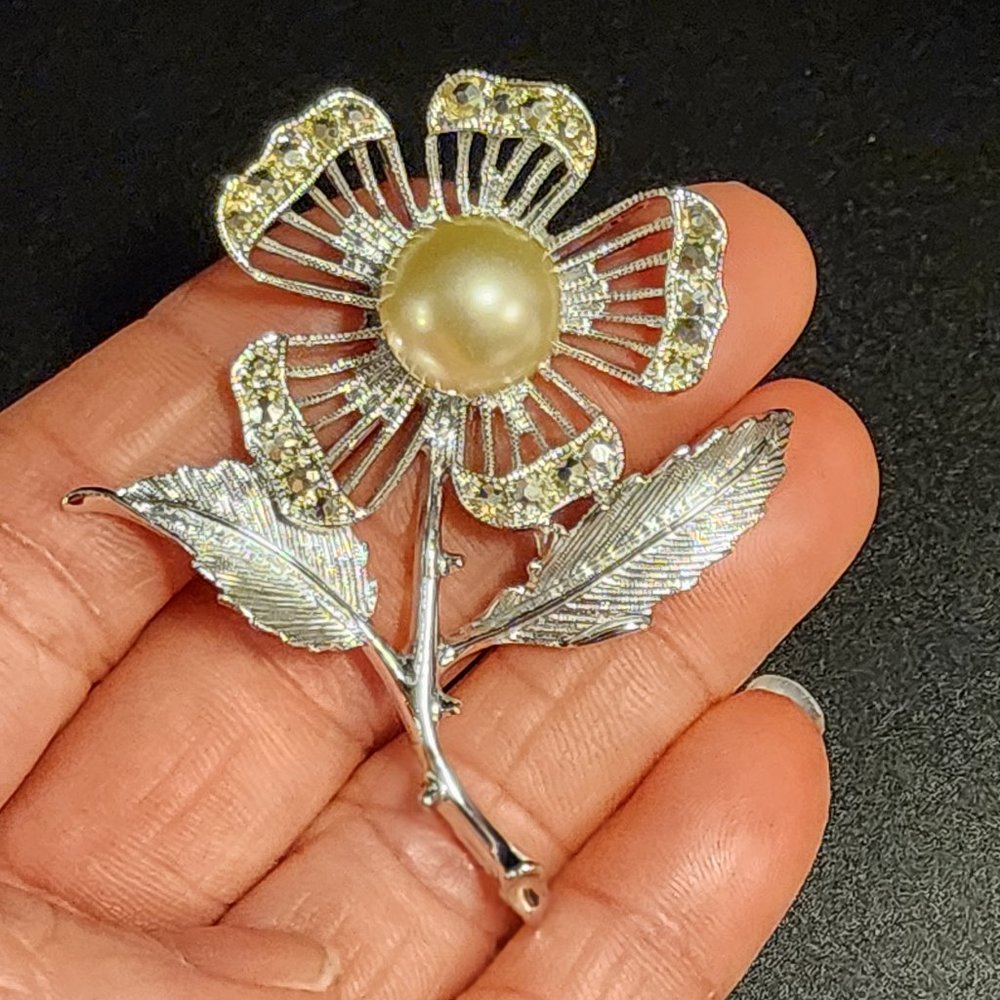 Sarah Coventry "Nocturne" 1966 Open-Work Flower Brooch